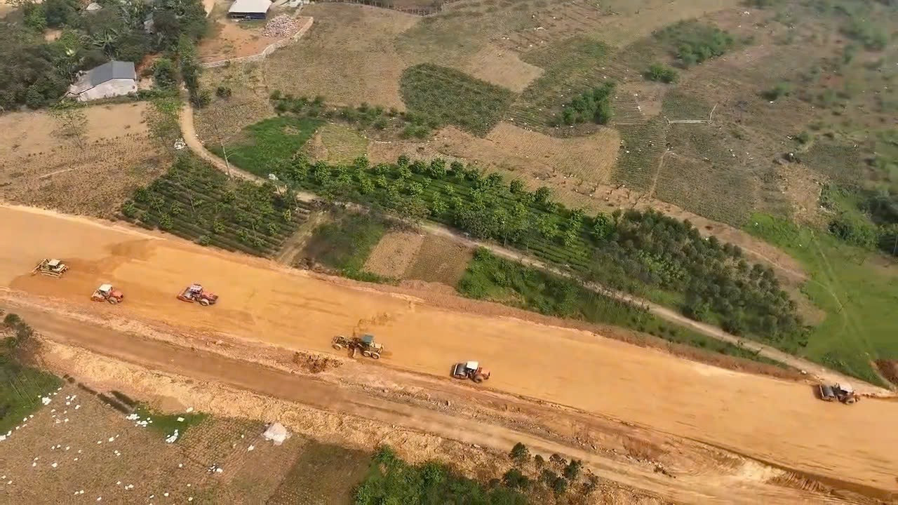 Công trường thi công cao tốc Hòa Bình - Mộc Châu. Nguồn ảnh: Báo Xây dựng