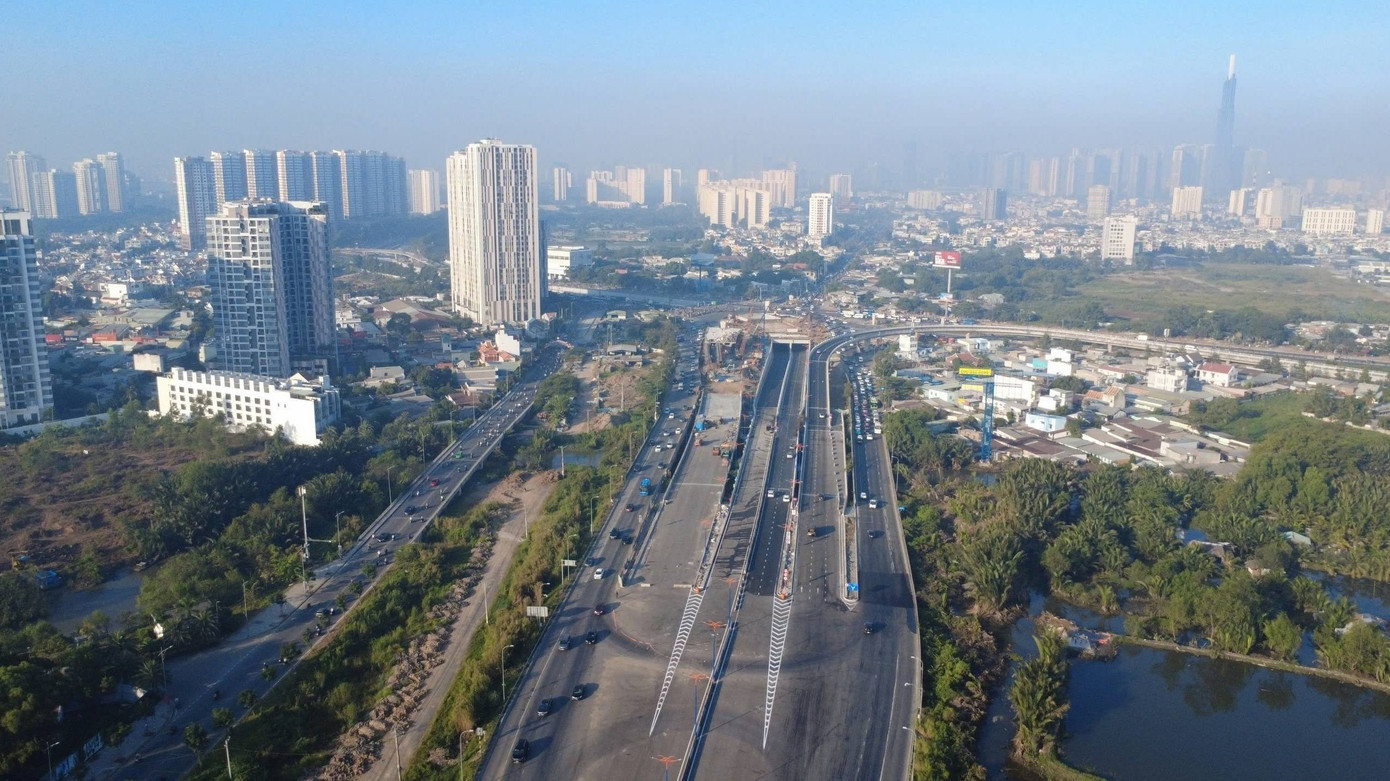 Sau khi hầm chui HC1-02 hoàn thành và thông xe, lối quay đầu ở khu vực trước hầm - đoạn đường dẫn cao tốc TPHCM - Long Thành - Dầu Giây đã được đóng lại để đảm bảo an toàn giao thông. 3.jpg