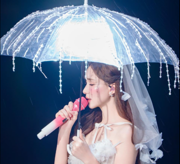 Hòa Minzy trích 400 triệu đồng để ' trả lại niềm vui' cho cộng đồng