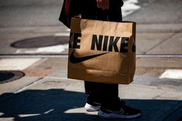 Nike bị điều tra, yêu cầu rà soát hàng nghìn trang hồ sơ