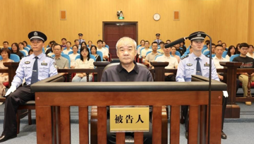 Tuyên án tử hình treo, tịch thu toàn bộ tài sản cá nhân của một Phó Chủ tịch