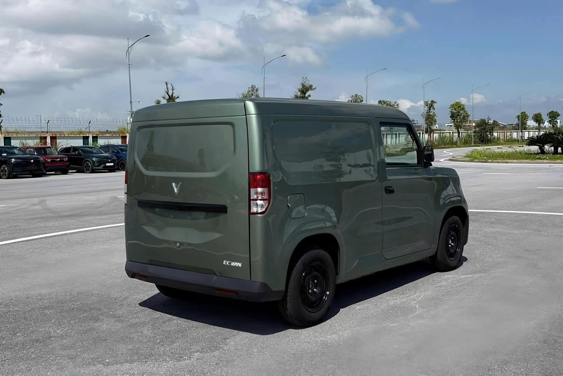 vinfast-ec-van-1.jpg