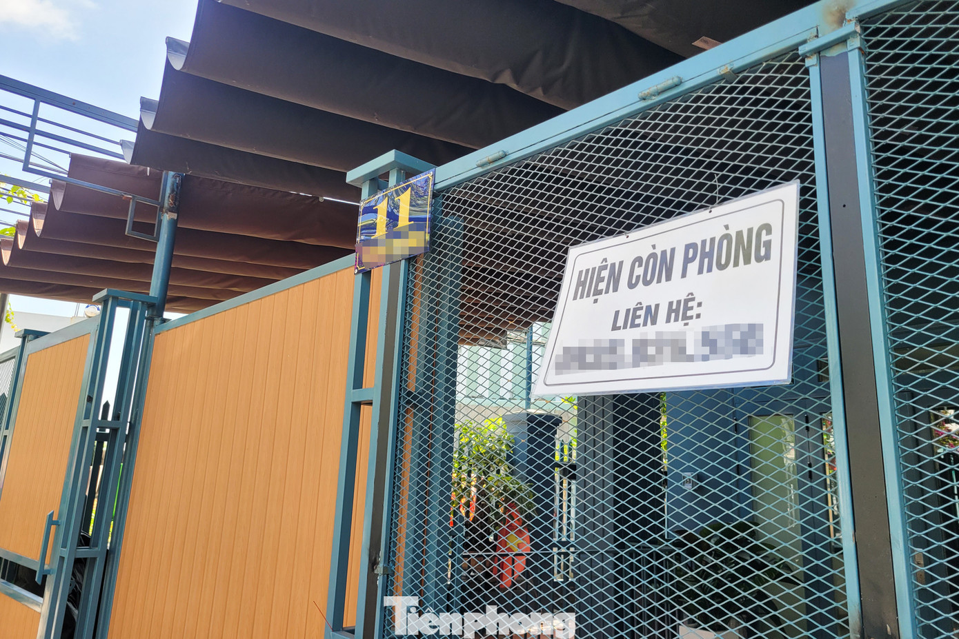 Các căn hộ được trang bị nội thất, đảm bảo phòng cháy chữa cháy, an ninh trật tự được người lao động trẻ, các gia đình trẻ yêu thích, chấp nhận bỏ ra mức chi phí cao hơn so với phòng trọ thông thường để thuê. tp-gia-thue-can-ho-1.jpg