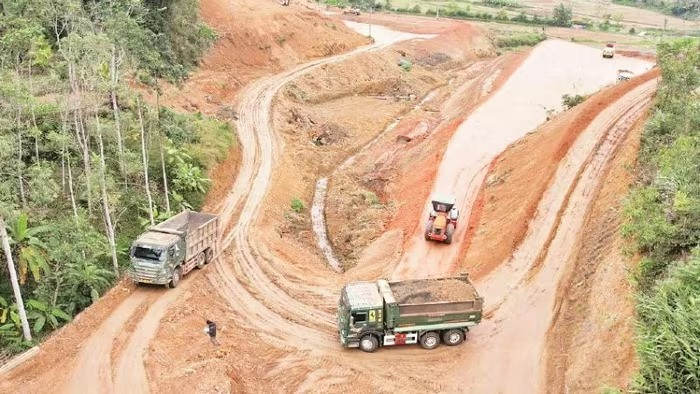 Chỉ còn 5 tháng để về đích, tuyến cao tốc gần 6.000 tỷ do liên danh Đèo Cả thực hiện vẫn gặp khó- Ảnh 2. Chỉ còn 5 tháng để về đích, tuyến cao tốc gần 6.000 tỷ do liên danh Đèo Cả thực hiện vẫn gặp khó- Ảnh 2.