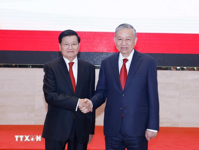 Tổng Bí thư Tô Lâm và Tổng Bí thư, Chủ tịch nước Lào Thongloun Sisoulith chủ trì Hội nghị thông báo kết quả Đại hội đại biểu toàn quốc lần thứ XIV của Đảng Cộng sản Việt Nam. (Ảnh: Thống Nhất/TTXVN) Tổng Bí thư Tô Lâm và Tổng Bí thư, Chủ tịch nước Lào Thongloun Sisoulith chủ trì Hội nghị thông báo kết quả Đại hội đại biểu toàn quốc lần thứ XIV của Đảng Cộng sản Việt Nam. (Ảnh: Thống Nhất/TTXVN)