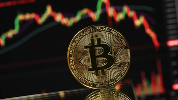 Bitcoin suýt xuyên thủng mốc 60.000 USD