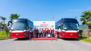Hãng xe Việt Kim Long Motor bàn giao lô xe bus chất lượng cao cho doanh nghiệp Đà Nẵng ngay cận Tết 2026
