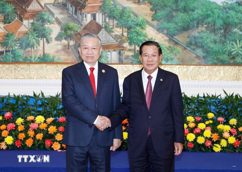 Tổng Bí thư Tô Lâm hội kiến với Samdech Techo Hun Sen. Ảnh: TTXVN hun-sen.jpg