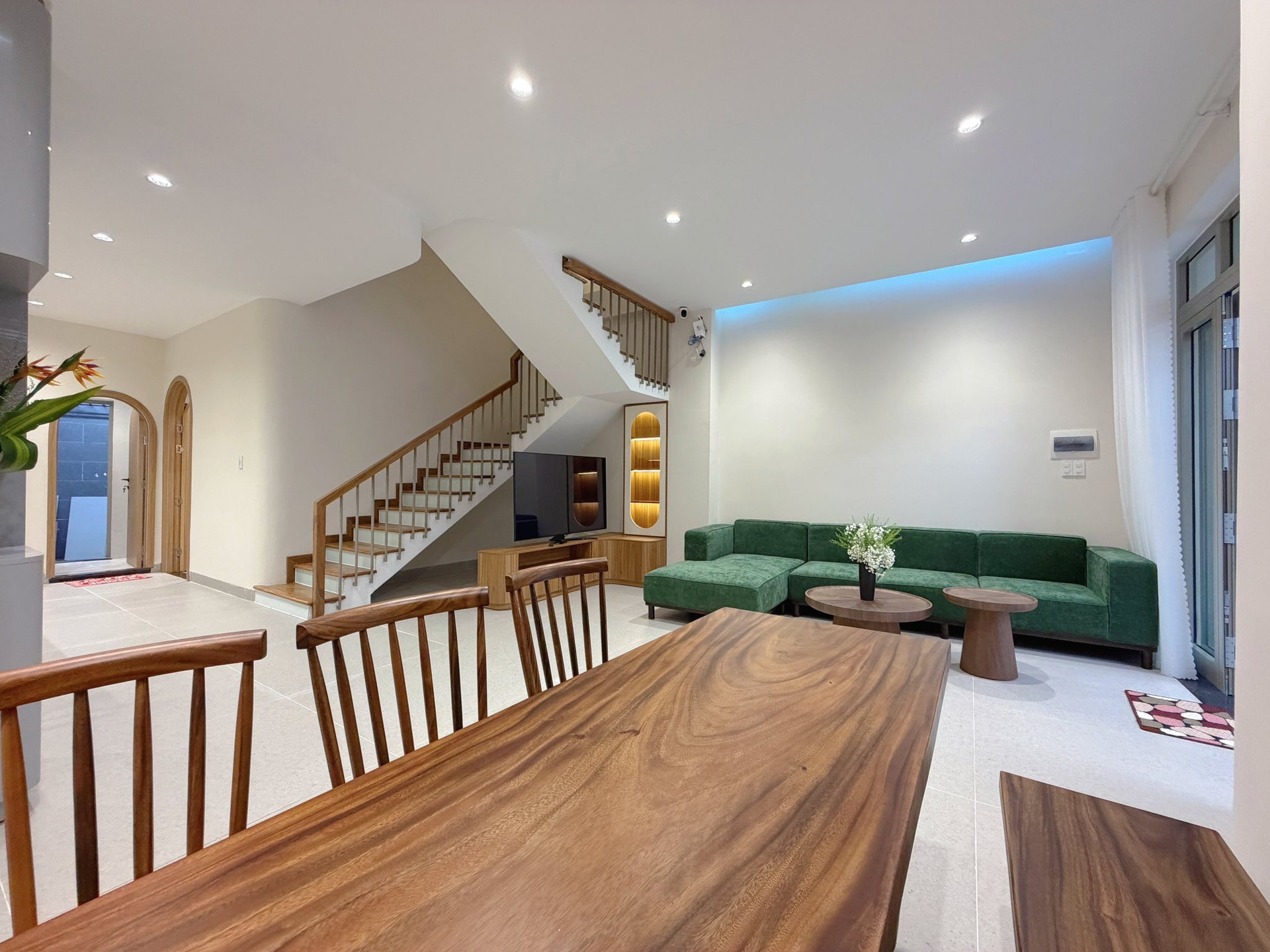 Sống trọn trong căn nhà tối giản hơn 180m2 giữa lòng phố, chi phí chỉ mất hơn 1,7 tỷ đồng- Ảnh 4. Sống trọn trong căn nhà tối giản hơn 180m2 giữa lòng phố, chi phí chỉ mất hơn 1,7 tỷ đồng- Ảnh 4.