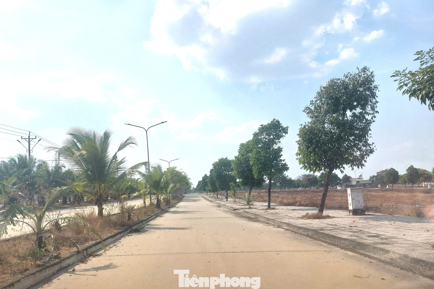 Trung tâm Khám chữa bệnh (diện tích sử dụng khoảng 4.000 m2) ra đời được cho sẽ là nơi lương y Võ Hoàng Yên chữa miễn phí các bệnh câm điếc, bại liệt, các bệnh liên quan cơ, xương khớp… Phòng thuốc nam Phước Thiện sẽ nơi phát thuốc nam miễn phí cho người dân. Tuy nhiên, không lâu sau, giữa ông Võ Hoàng Yên và vợ chồng ông Huỳnh Uy Dũng - bà Nguyễn Phương Hằng xảy ra bất hòa và dự án trung tâm khám chữa bệnh ngưng thực hiện. tp-dai-nam-7.jpg
