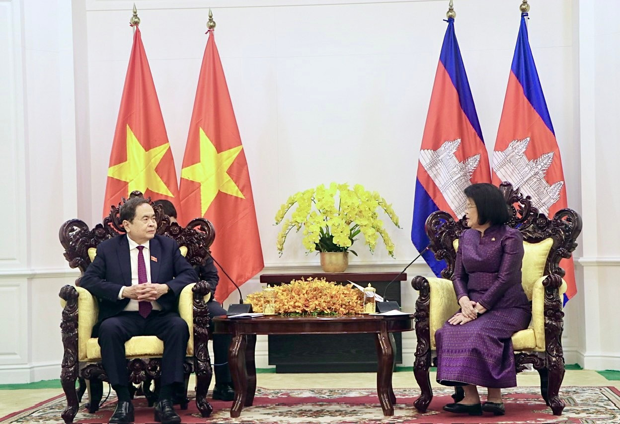 Chủ tịch Quốc hội Trần Thanh Mẫn hội kiến Chủ tịch Quốc hội Campuchia Khuon Sudary. Ảnh: TTXVN 060220260757-1.jpg