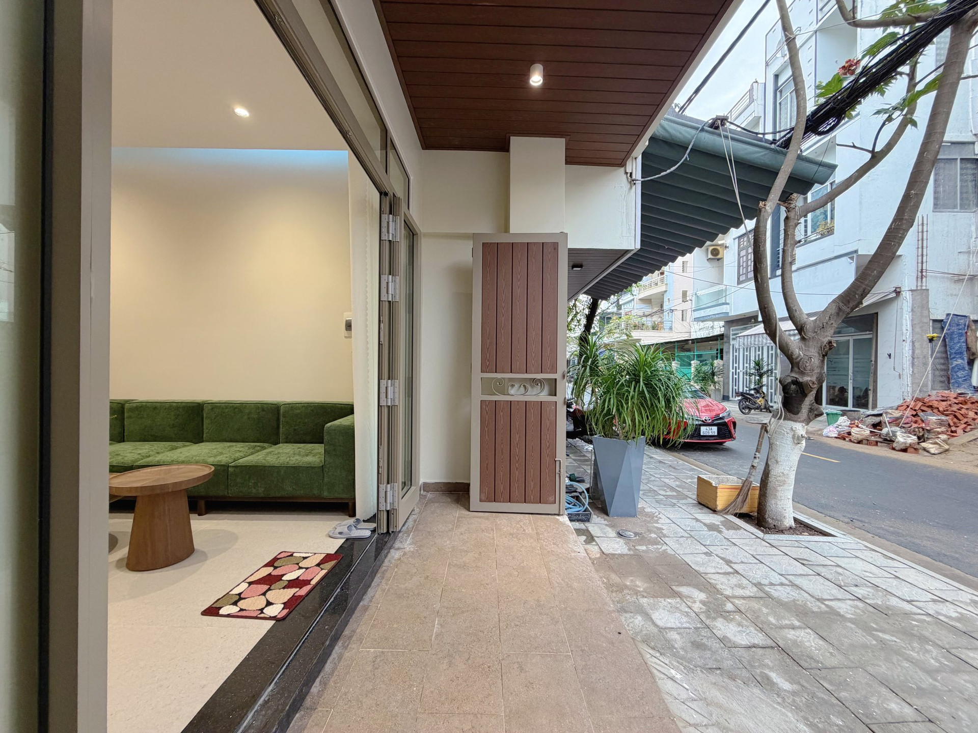 Sống trọn trong căn nhà tối giản hơn 180m2 giữa lòng phố, chi phí chỉ mất hơn 1,7 tỷ đồng- Ảnh 2. Sống trọn trong căn nhà tối giản hơn 180m2 giữa lòng phố, chi phí chỉ mất hơn 1,7 tỷ đồng- Ảnh 2.