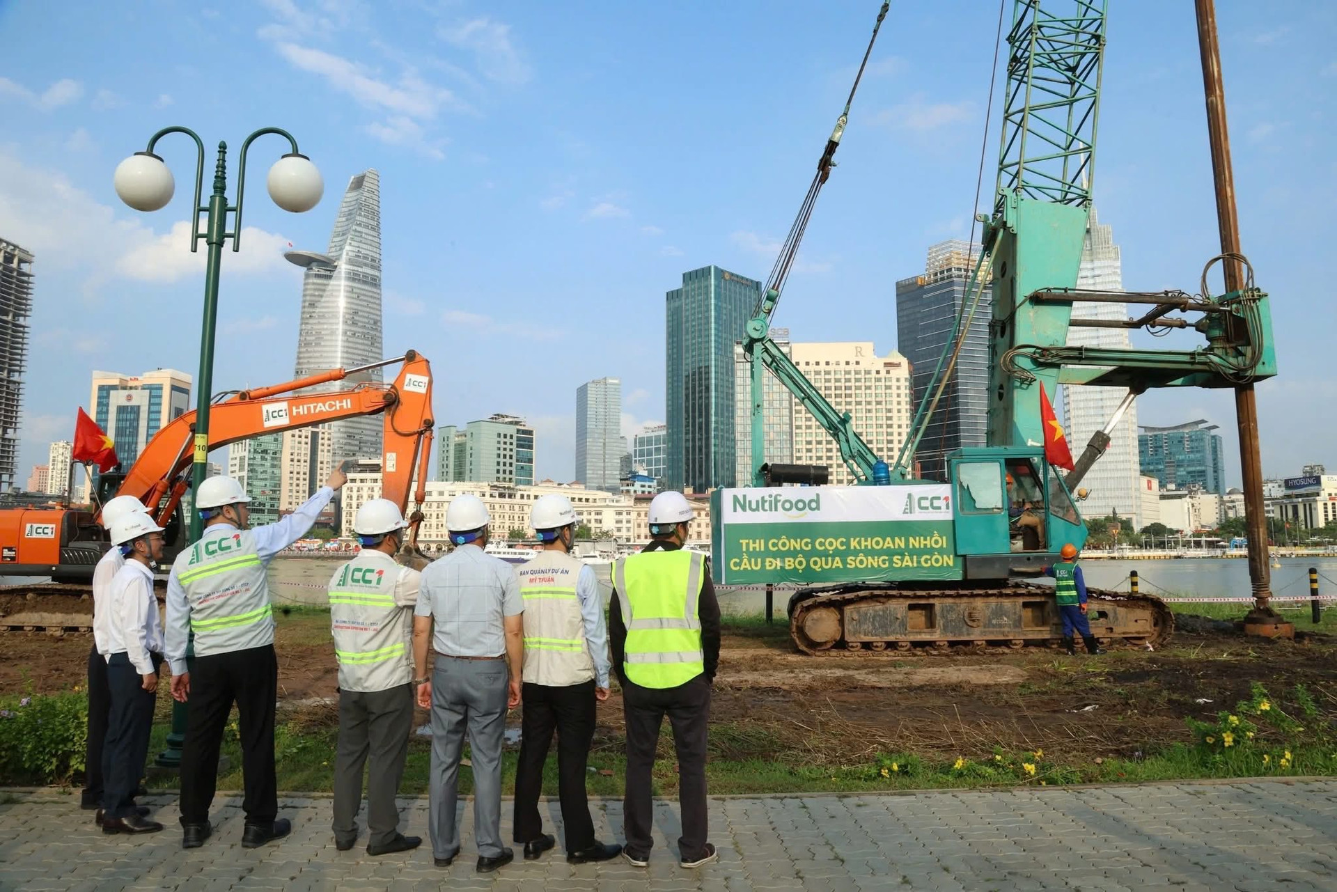 Cầu đi bộ nghìn tỷ bắc qua dòng sông biểu tượng: Kiến trúc độc đáo nhất thế giới tại Việt Nam, biểu tượng mới của siêu đô thị giàu có- Ảnh 4.