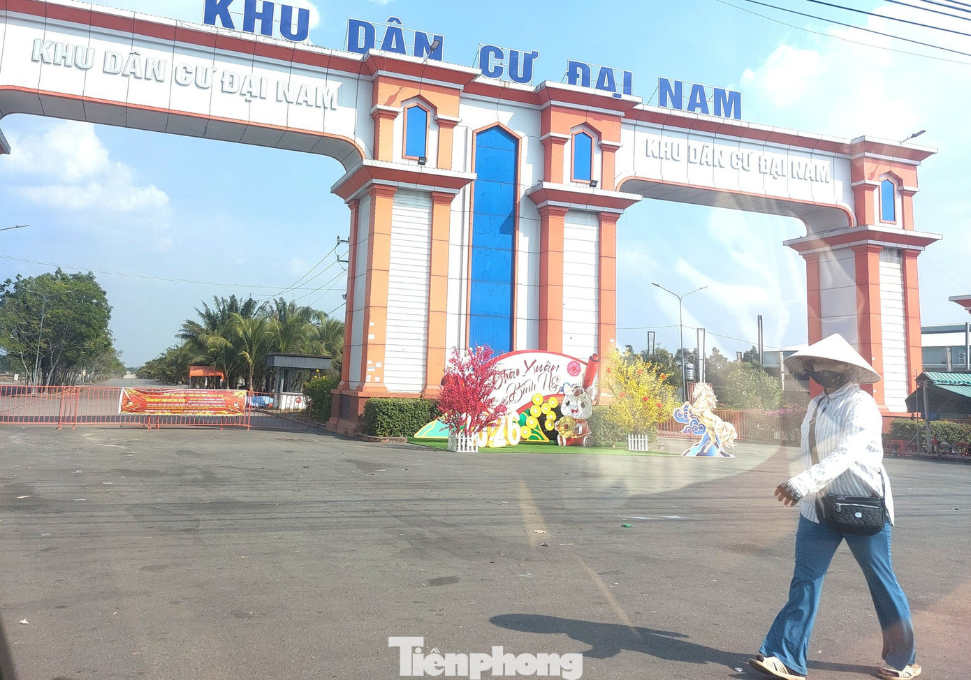 Bên trong phạm vi dự án có rất ít công trình, hầu hết còn là đất trống. Hạ tầng khu dân cư đã cơ bản hoàn thiện nhưng có dấu hiệu xuống cấp theo thời gian. tp-dai-nam-1.jpg