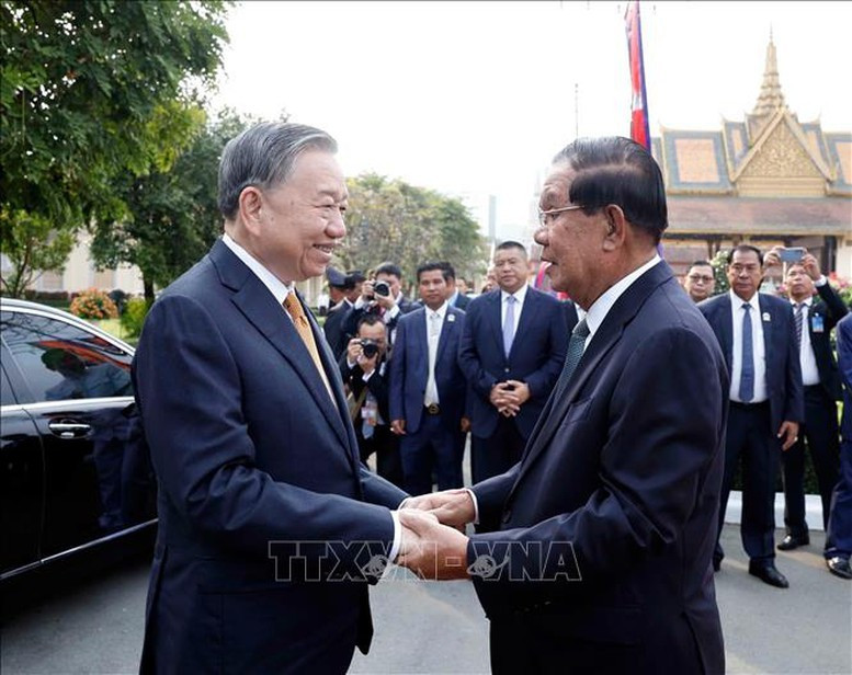 Chủ tịch Đảng Nhân dân Campuchia Samdech Techo Hun Sen chủ trì Lễ đón chính thức đón Tổng Bí thư Tô Lâm - Ảnh: TTXVN 1.jpg