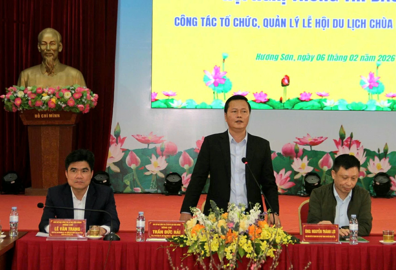 Bí thư Đảng ủy xã Hương Sơn Trần Đức Hải phát biểu tại hội nghị 57888a07-ca51-4526-8fc8-ffdc5ca8dd06.jpg