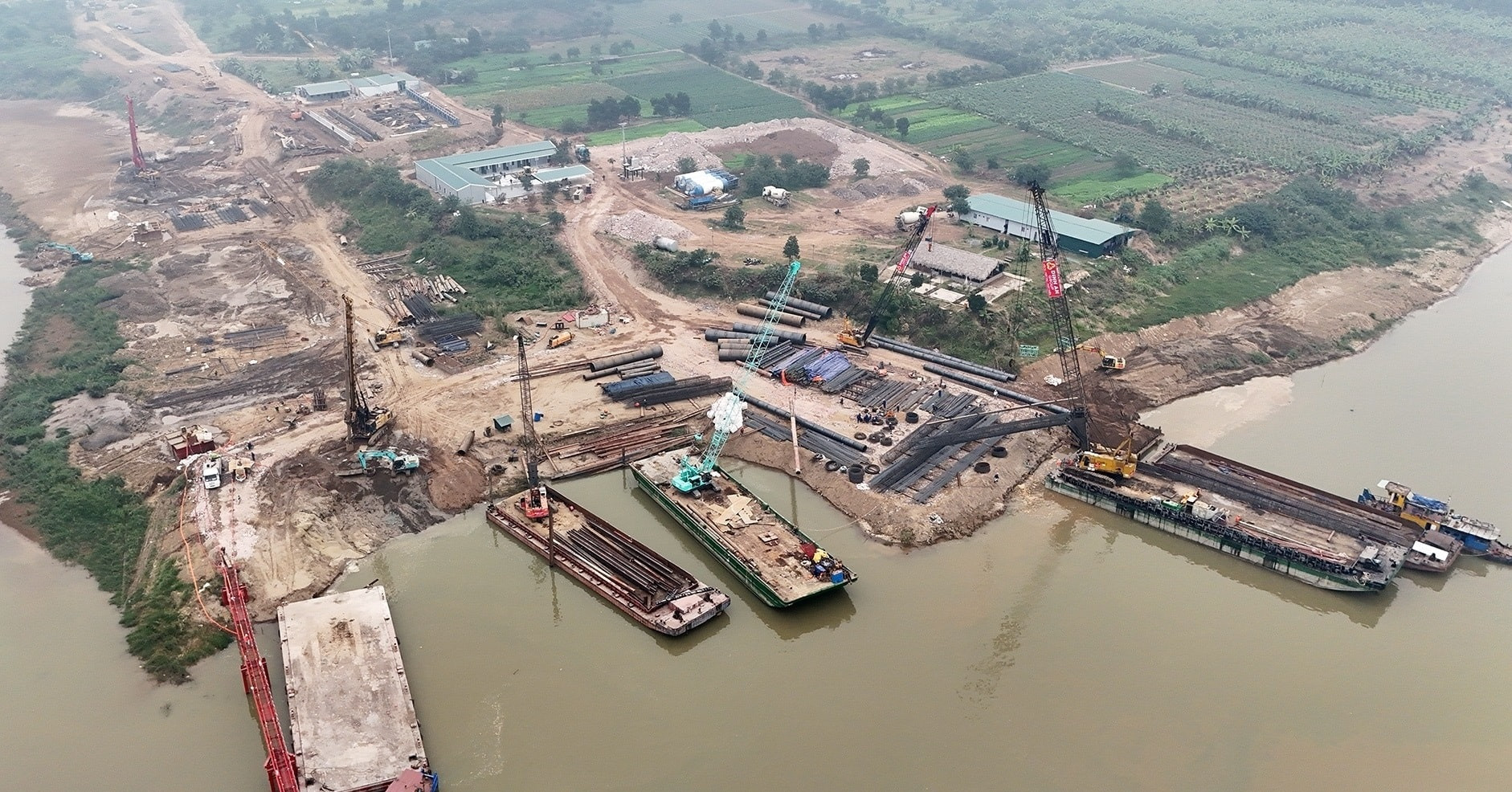 Hà Nội thu hồi đất của hàng chục hộ dân, nhường chỗ xây dựng cây cầu thứ 6 bắc qua dòng sông biểu tượng- Ảnh 1. Hà Nội thu hồi đất của hàng chục hộ dân, nhường chỗ xây dựng cây cầu thứ 6 bắc qua dòng sông biểu tượng- Ảnh 1.