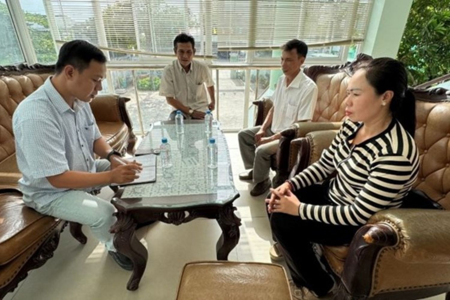 cong-nhan-mat-viec.jpg