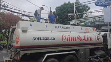 Hô biến dung môi thành xăng giả ngay tại cây xăng: Động cơ khóc thầm, người dân chạy 'bom di động'
