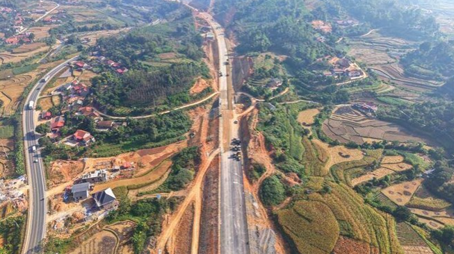 Tết Nguyên đán, tạm vận hành cao tốc 12.000 tỷ do Đèo Cả thi công, giảm tải cho tuyến quốc lộ dài nhất cả nước- Ảnh 1. Tết Nguyên đán, tạm vận hành cao tốc 12.000 tỷ do Đèo Cả thi công, giảm tải cho tuyến quốc lộ dài nhất cả nước- Ảnh 1.
