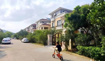 Ngôi làng phát 'tiền thưởng Tết' cho người dân, trên 16 tuổi nhận 130 triệu, trẻ 1 tuổi cũng được cấp tới 34 triệu đồng