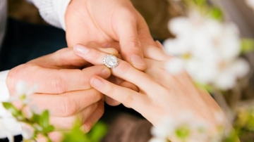 Người đàn ông đột ngột qua đời, vợ cũ và vợ mới quyết định cưới nhau