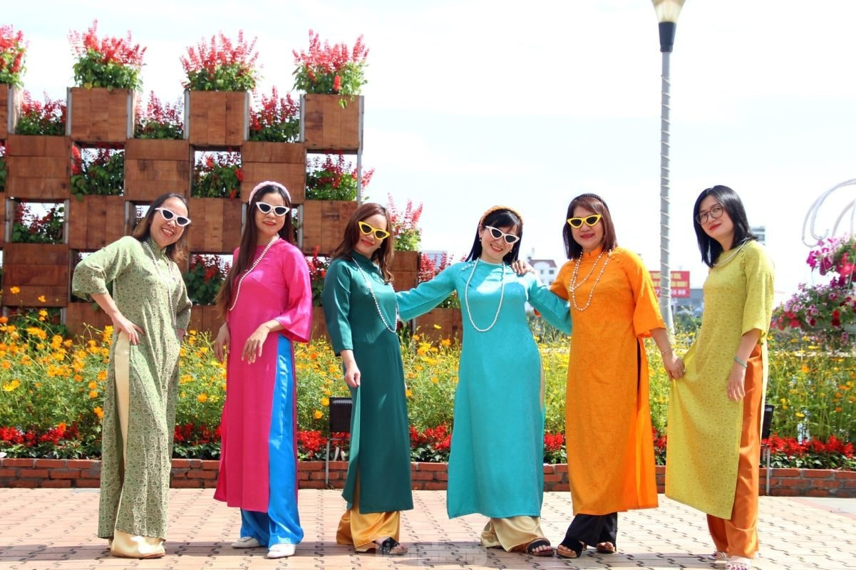nguoi-viet-mua-ao-dai-2.jpg
