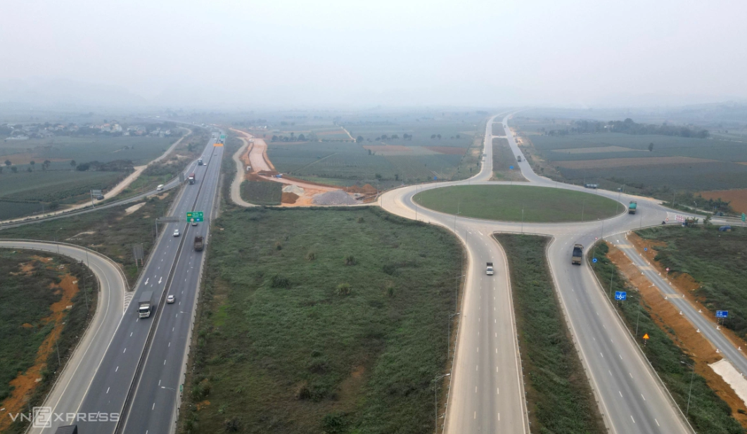 Sắp hoàn thành đại lộ lớn nhất tỉnh Ninh Bình, vốn đầu tư gần 2.000 tỷ- Ảnh 2. Sắp hoàn thành đại lộ lớn nhất tỉnh Ninh Bình, vốn đầu tư gần 2.000 tỷ- Ảnh 2.