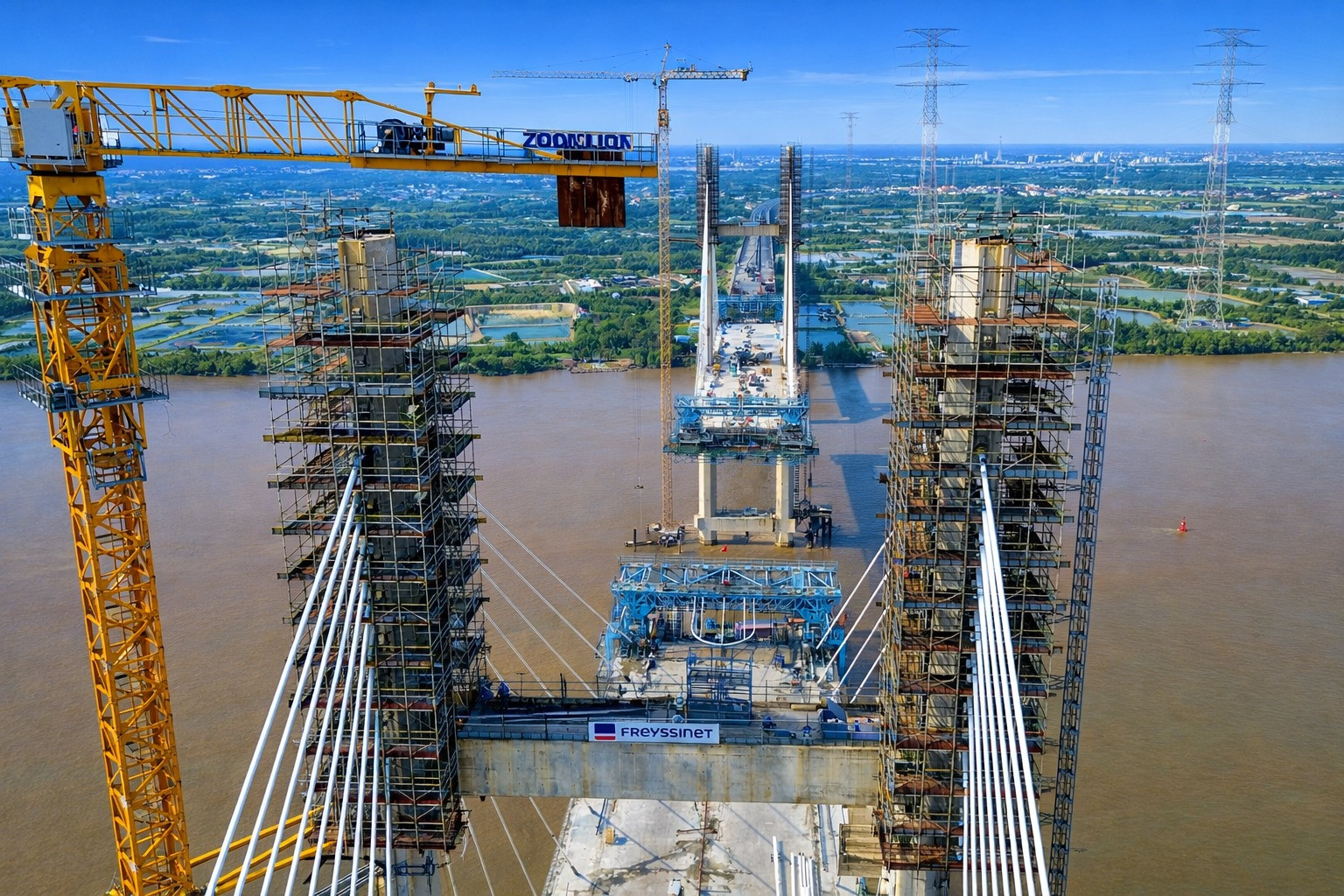 Chỉ ít tháng nữa, chính thức hợp long cầu dây văng tĩnh không cao nhất Việt Nam, nối thông miền Đông với miền Tây- Ảnh 2. Chỉ ít tháng nữa, chính thức hợp long cầu dây văng tĩnh không cao nhất Việt Nam, nối thông miền Đông với miền Tây- Ảnh 2.