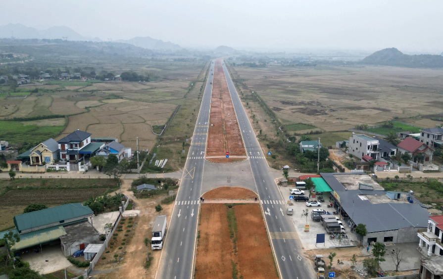 Sắp hoàn thành đại lộ lớn nhất tỉnh Ninh Bình, vốn đầu tư gần 2.000 tỷ- Ảnh 1. Sắp hoàn thành đại lộ lớn nhất tỉnh Ninh Bình, vốn đầu tư gần 2.000 tỷ- Ảnh 1.