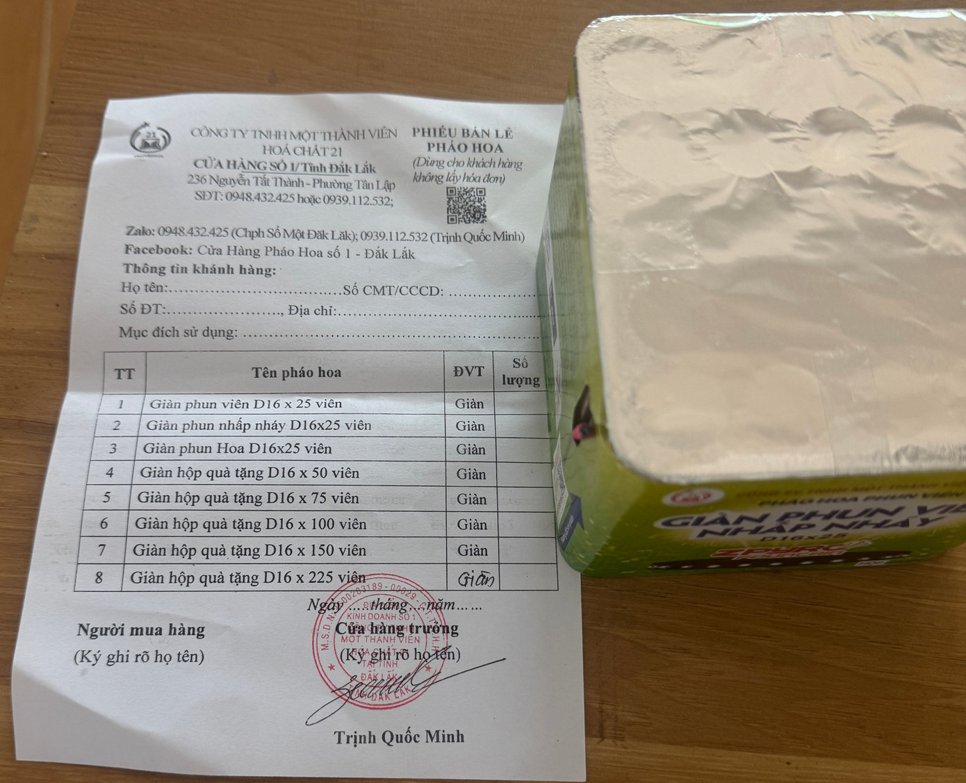 Tại cửa hàng số 1, chúng tôi mua giàn phun nhấp nháy giá 450.000 đồng và nhận được hóa đơn trống không. img-1809.jpg
