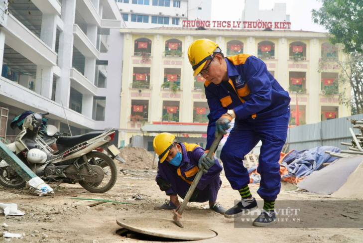 Hầm chống ngập đầu tiên Hà Nội, sức chứa 2.000m3 nước, nằm dưới sân của một trường học- Ảnh 1.