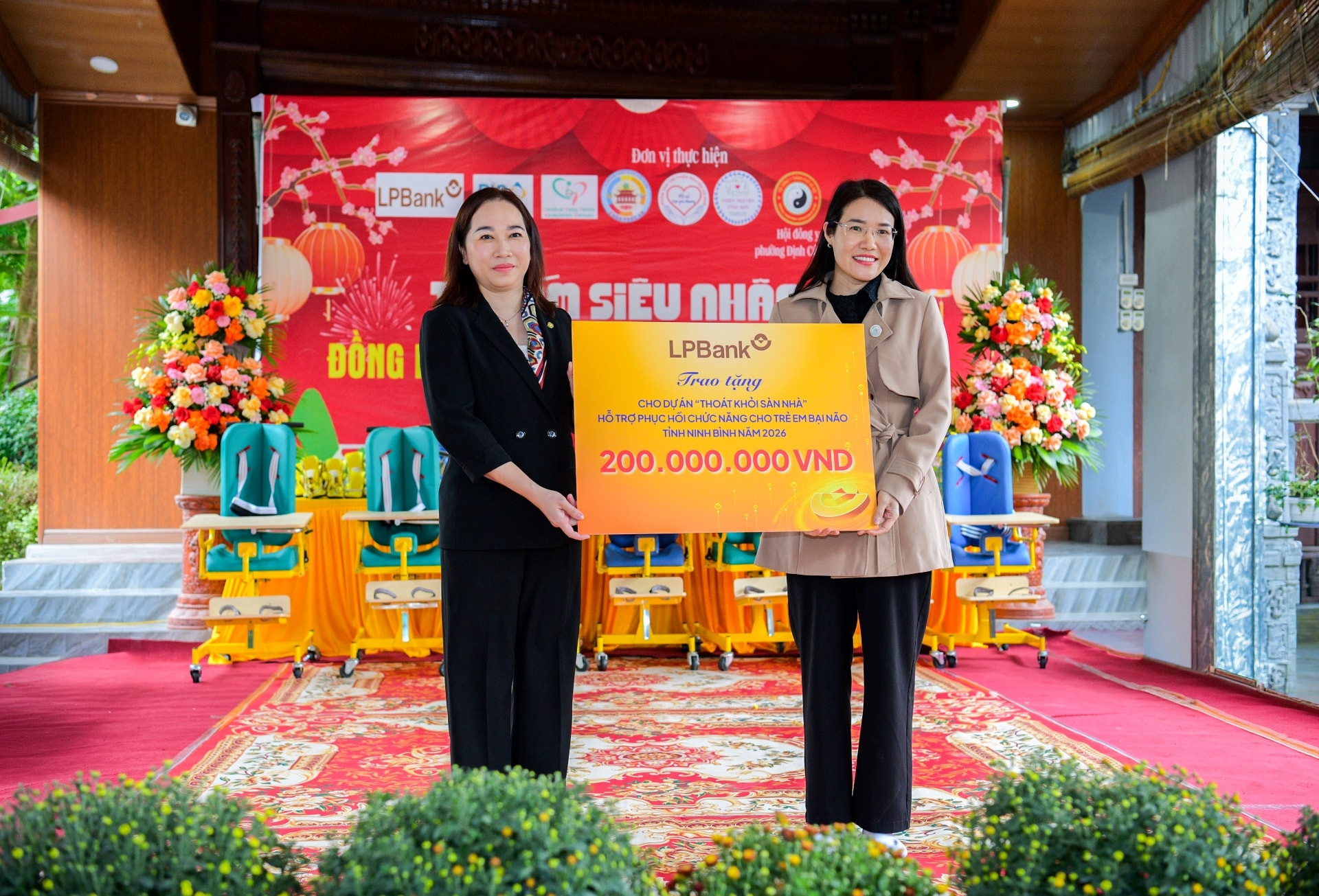 trẻ bại não 4