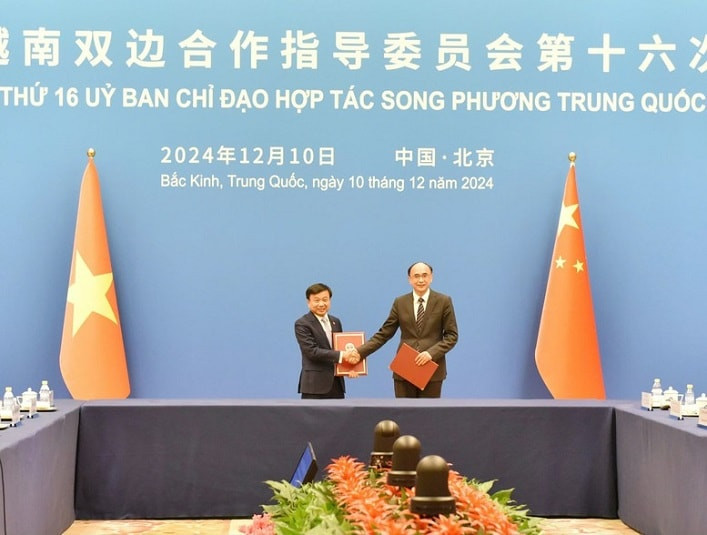 Hai bên đã trao Thỏa thuận giữa hai Chính phủ về hợp tác xây dựng 3 tuyến đường sắt.