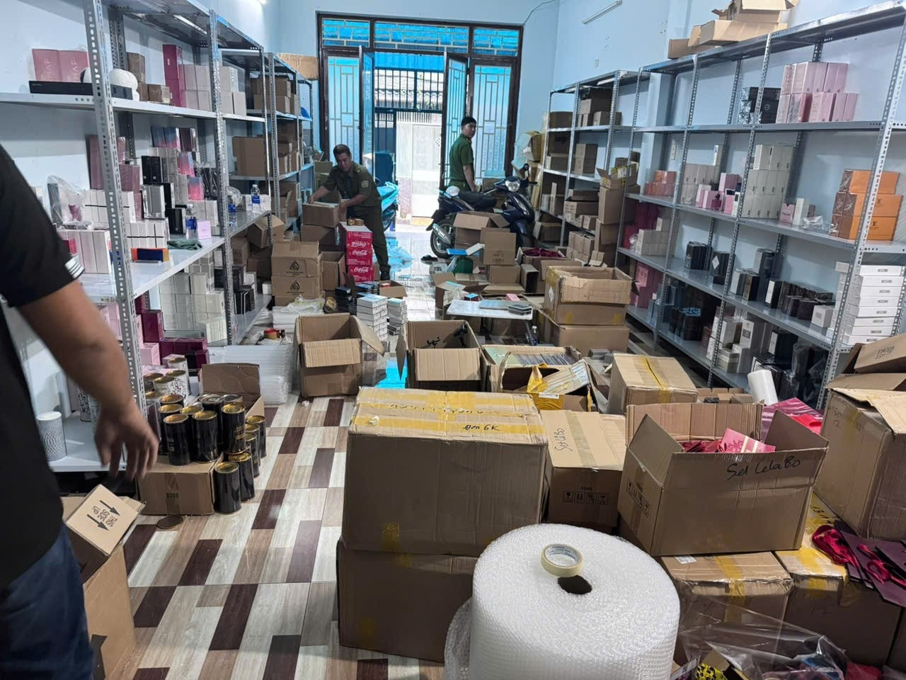 6-luc-luong-chuc-nang-phat-hien-kiem-tra-cac-diem-buon-ban-hang-gia-1770593300439-17705933009741994032864.jpg