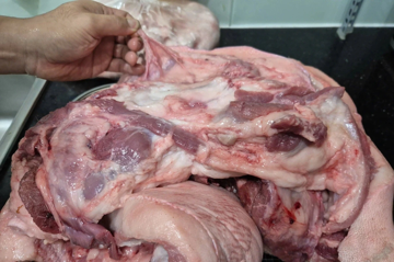 Cận Tết, thịt 'bình dân' leo thang chóng mặt: Có loại tăng gần gấp đôi, chợ dân sinh cháy hàng