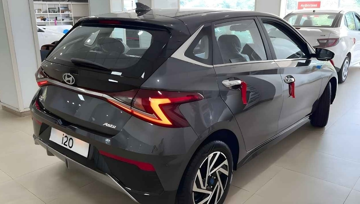 Thay thế Grand i10, Hyundai bán mẫu hatchback cỡ B giá chỉ 150 triệu, phù hợp với người chưa giàu: Có 6 túi khí, đèn pha tự động, vô lăng gật gù và được bảo hành 100.000km