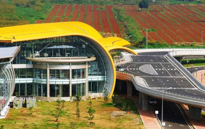 Dự kiến 1 tháng nữa, sân bay quốc tế thuộc tỉnh rộng nhất Việt Nam sẽ đóng cửa- Ảnh 1. Dự kiến 1 tháng nữa, sân bay quốc tế thuộc tỉnh rộng nhất Việt Nam sẽ đóng cửa- Ảnh 1.
