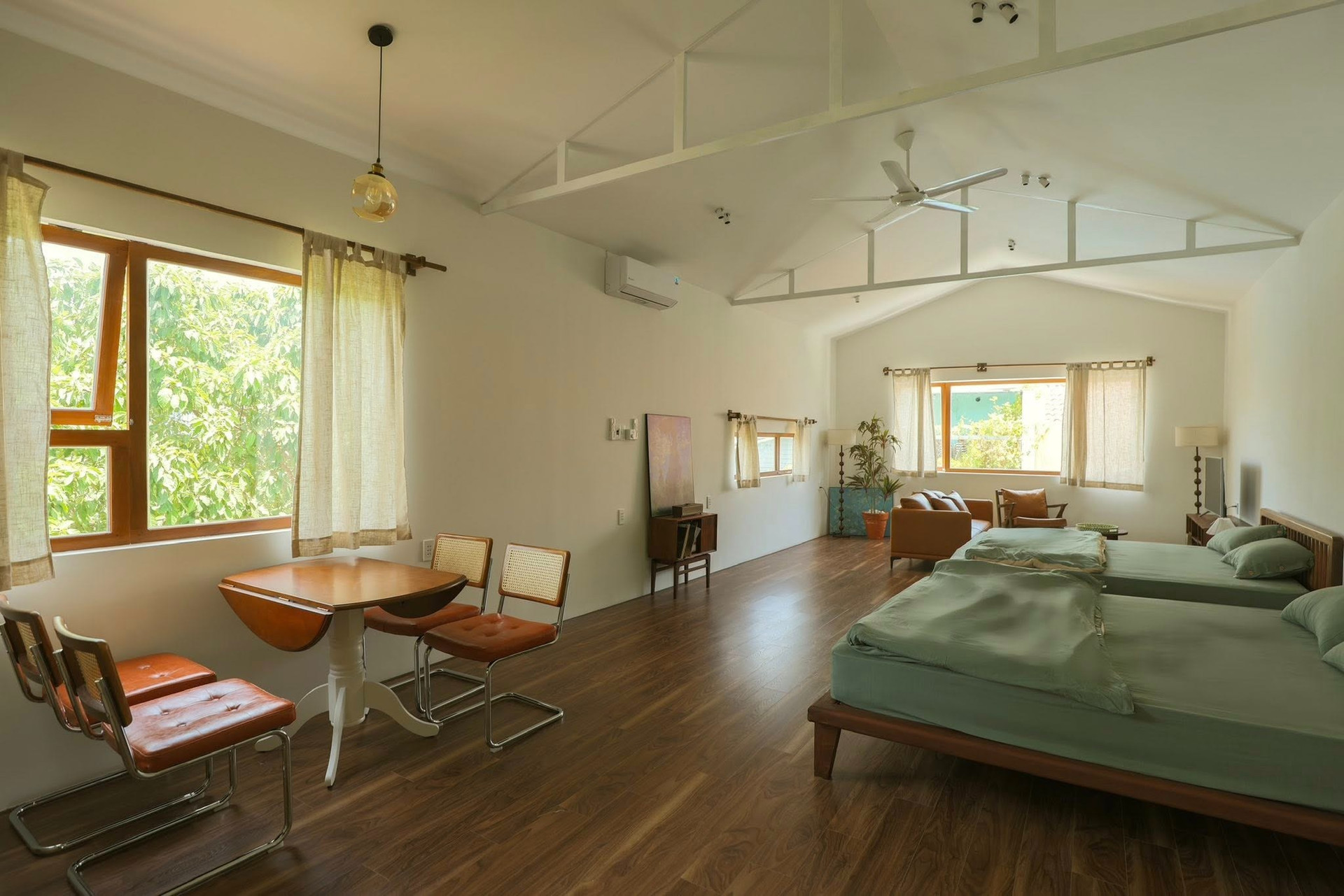 Mua nhà 2 tầng cũ, tự nâng thêm tầng và decor: Gia chủ ‘lột xác’ nhà cũ thành không gian sống 3 tầng đầy cảm xúc- Ảnh 1. Mua nhà 2 tầng cũ, tự nâng thêm tầng và decor: Gia chủ ‘lột xác’ nhà cũ thành không gian sống 3 tầng đầy cảm xúc- Ảnh 1.