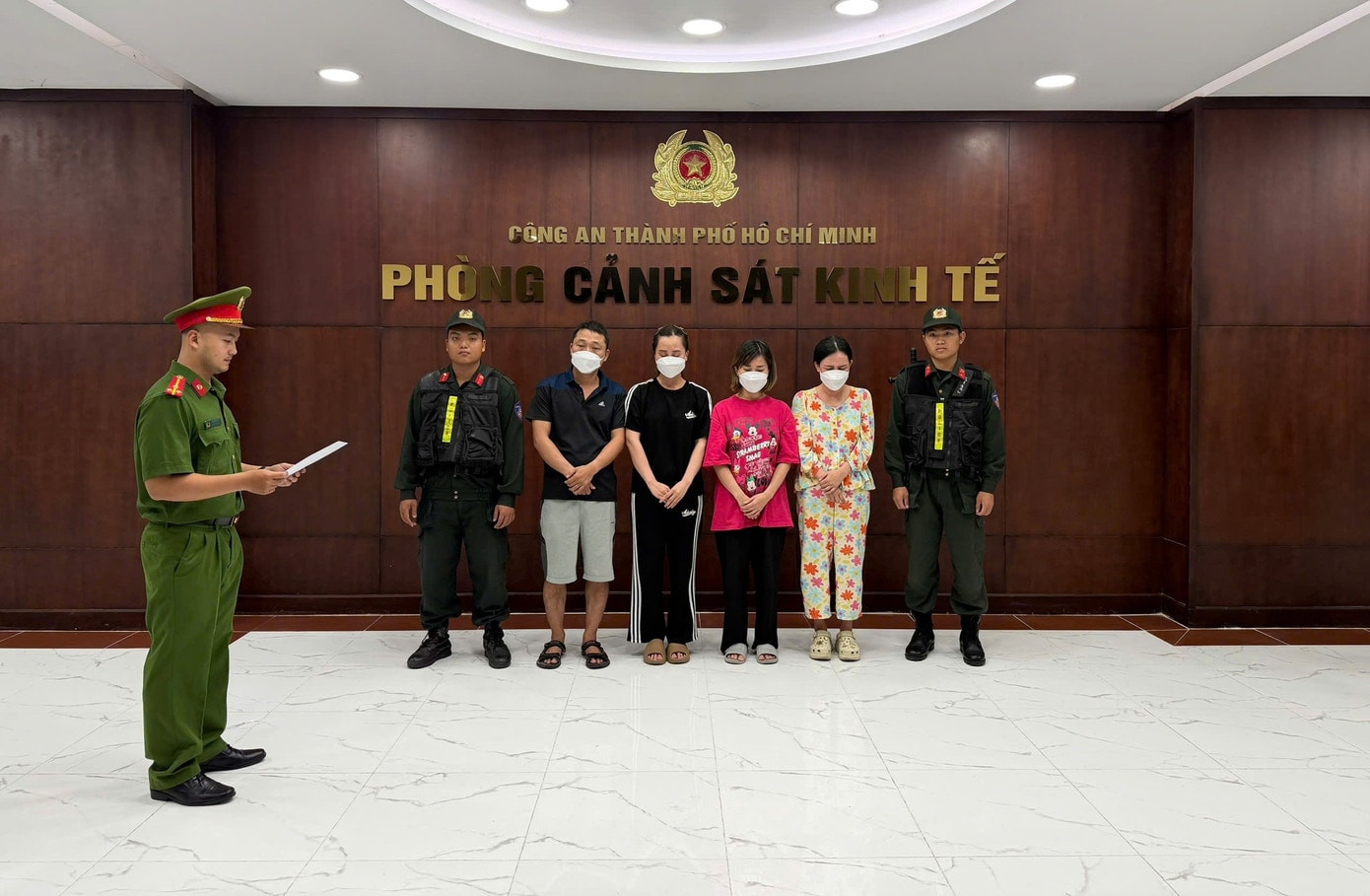 2-tong-dat-quyet-dinh-khoi-to-bi-can-1770593307213-17705933073922048996395.jpg