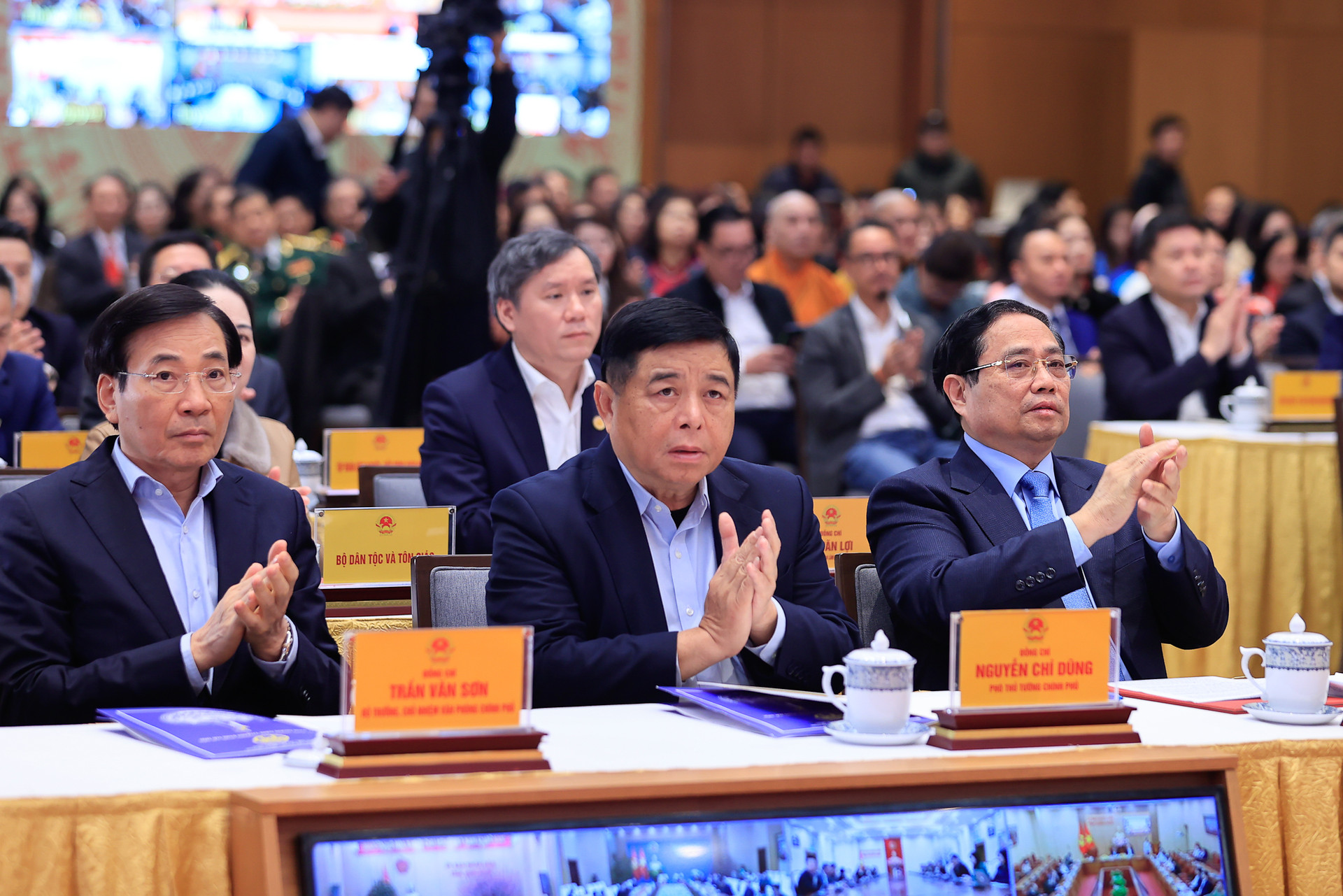 Thủ tướng: Số hóa tạo đà – Xanh hóa lan tỏa – Doanh nghiệp bứt phá – Đất nước vươn xa- Ảnh 2. Thủ tướng: Số hóa tạo đà – Xanh hóa lan tỏa – Doanh nghiệp bứt phá – Đất nước vươn xa- Ảnh 2.
