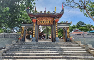 Ngôi đền miền biên ải của Việt Nam thu gần 100 tỷ đồng tiền công đức, mỗi năm đón hơn 1 triệu lượt khách