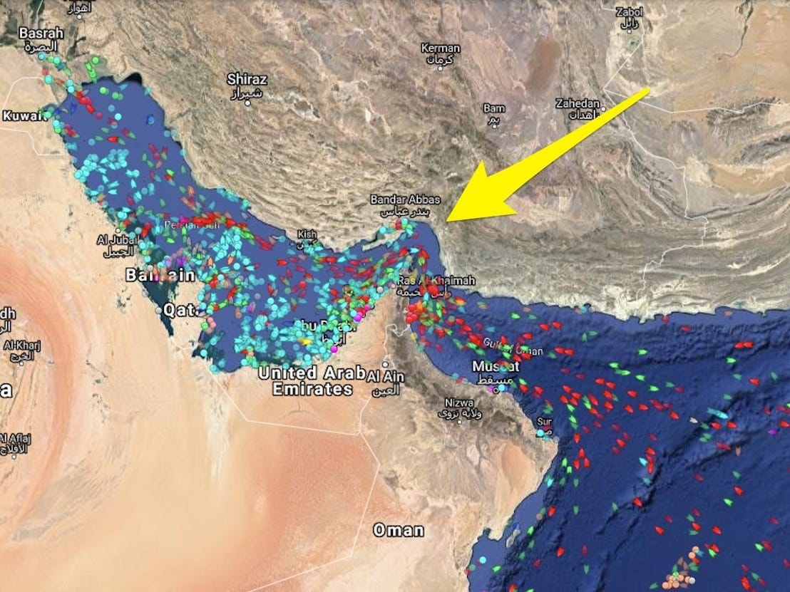 Eo biển Hormuz xảy ra tình trạng ùn ứ sau vụ xung đột. Eo biển Hormuz xảy ra tình trạng ùn ứ sau vụ xung đột.