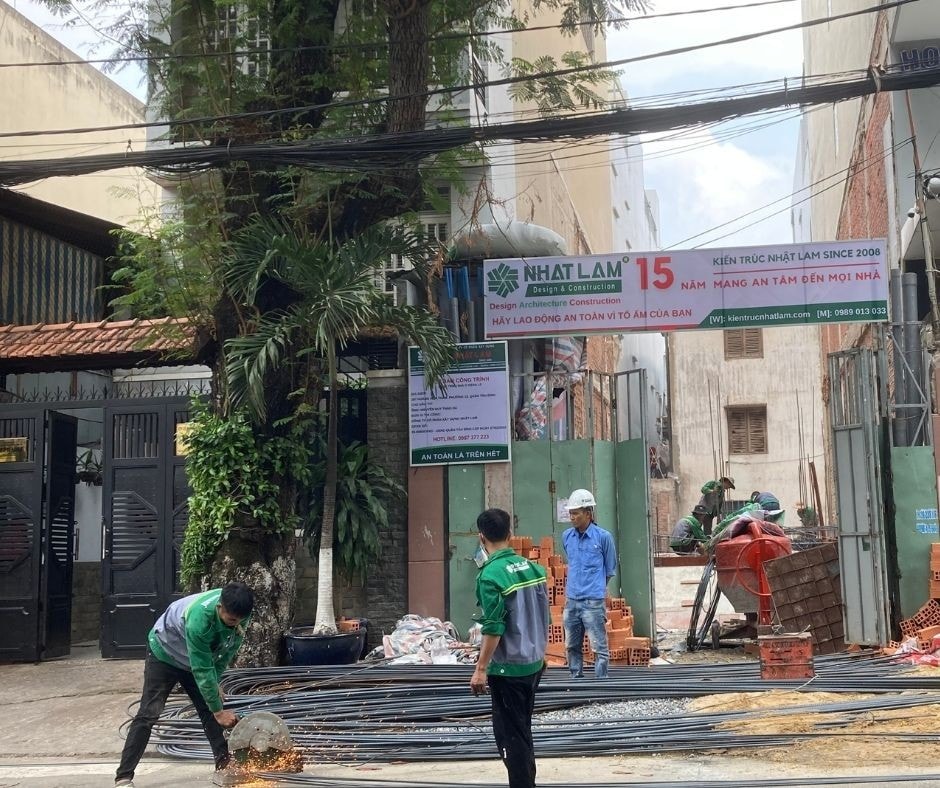 Hoạt động thi công tại một dự án nhà phố tại TP.HCM trong bối cảnh áp lực giá vật tư leo thang thi-cong-nha-pho-tphcm-nhatlamhouse.jpg