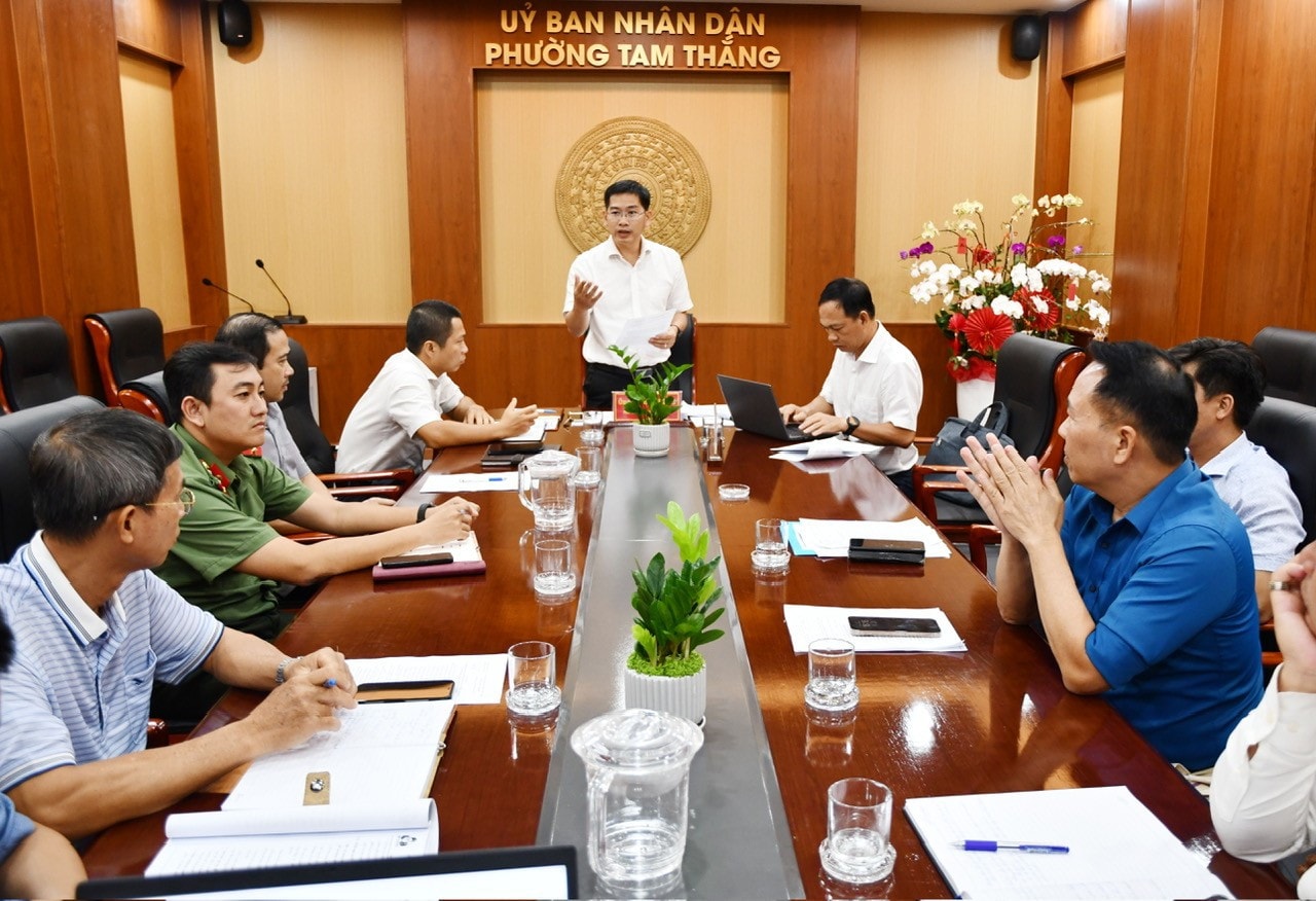 Lãnh đạo UBND phường Tam Thắng (TPHCM) công bố thông tin tại cuộc họp chiều 9/3 2.jpg