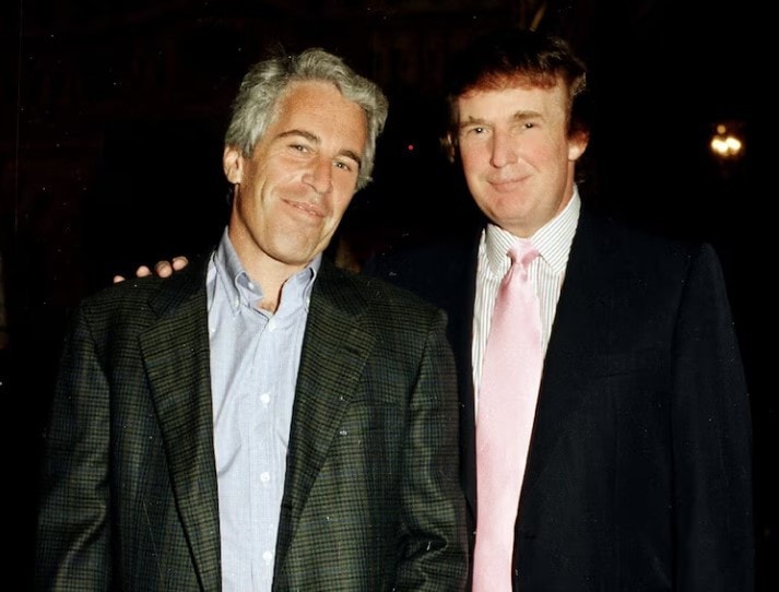 Bức ảnh ông Trump chụp với Epstein tại khu nghỉ dưỡng Mar-a-Lago năm 1997. (Ảnh: Getty) epstein.jpg