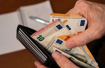 Loạt ngân hàng châu Âu cảnh báo rủi ro khủng hoảng, khuyến nghị người dân giữ tiền mặt cho tình huống khẩn cấp