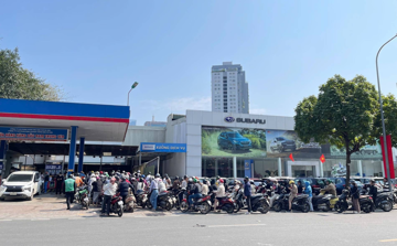 Người nước ngoài sang Việt Nam mua xăng: Cơ quan chức năng vào cuộc