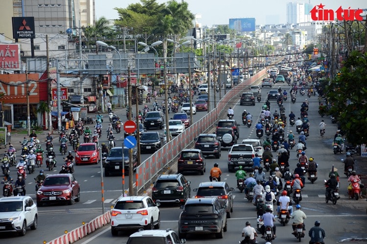 Dự chi hơn 6.000 tỷ để giải cứu 'nút thắt cổ chai' suốt 2 thập kỷ tại TP giàu nhất Việt Nam- Ảnh 1. Dự chi hơn 6.000 tỷ để giải cứu 'nút thắt cổ chai' suốt 2 thập kỷ tại TP giàu nhất Việt Nam- Ảnh 1.