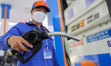 Hỗ trợ 4.000-5.000 đồng mỗi lít xăng dầu: Chính sách 'xả quỹ' tác động ra sao đến Petrolimex?